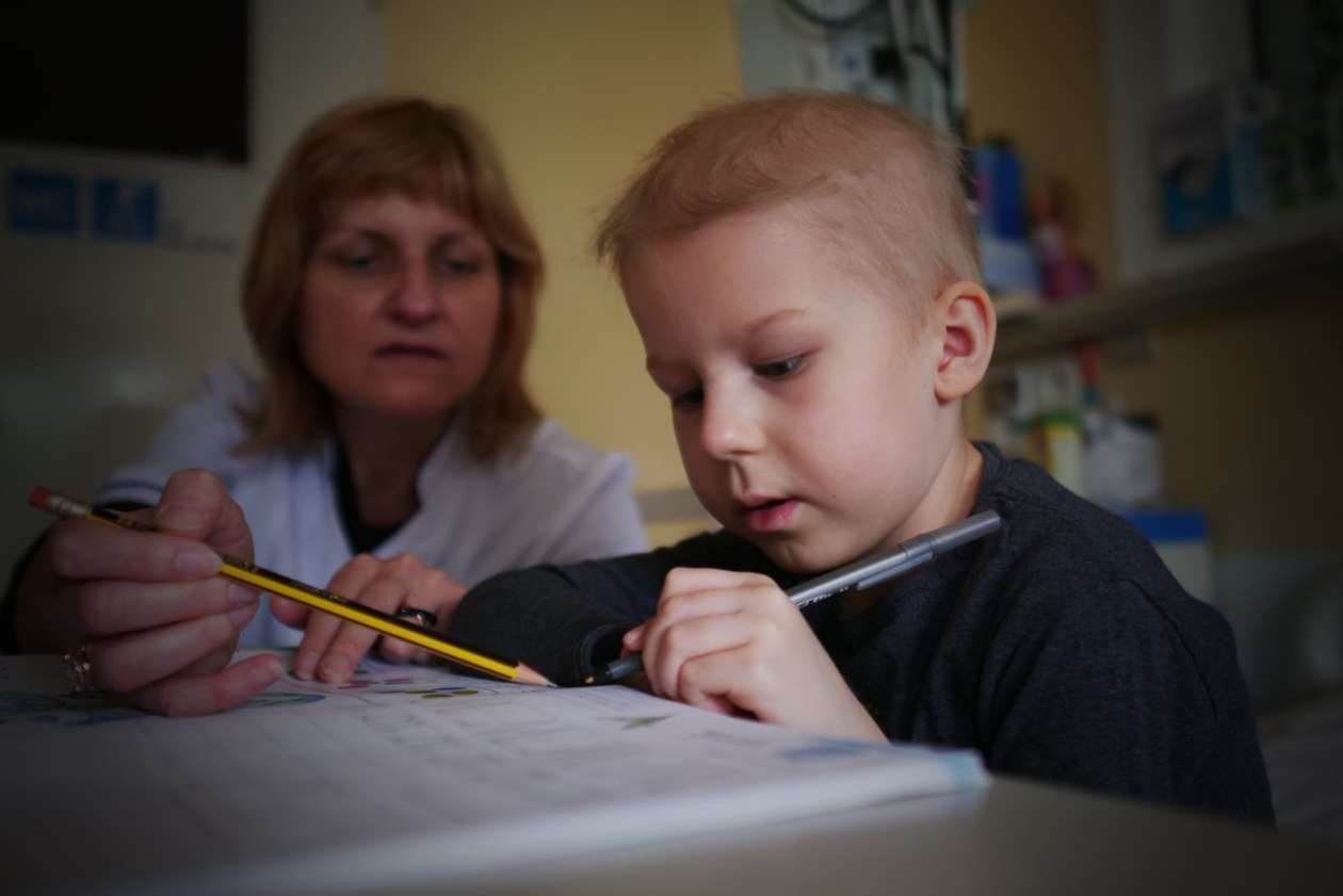  Uniwersytecki Szpital Dziecięcy: lekcje w przyszpitalnej szkole (zdjęcie 9) - Autor: Maciej Kaczanowski