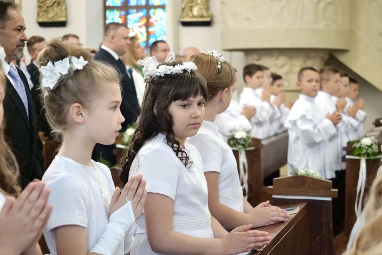  Kościół Garnizonowy: Pierwsza Komunia Święta dzieci z SP nr 6 i 27 w Lublinie (zdjęcie 33) - Autor: Maciej Kaczanowski