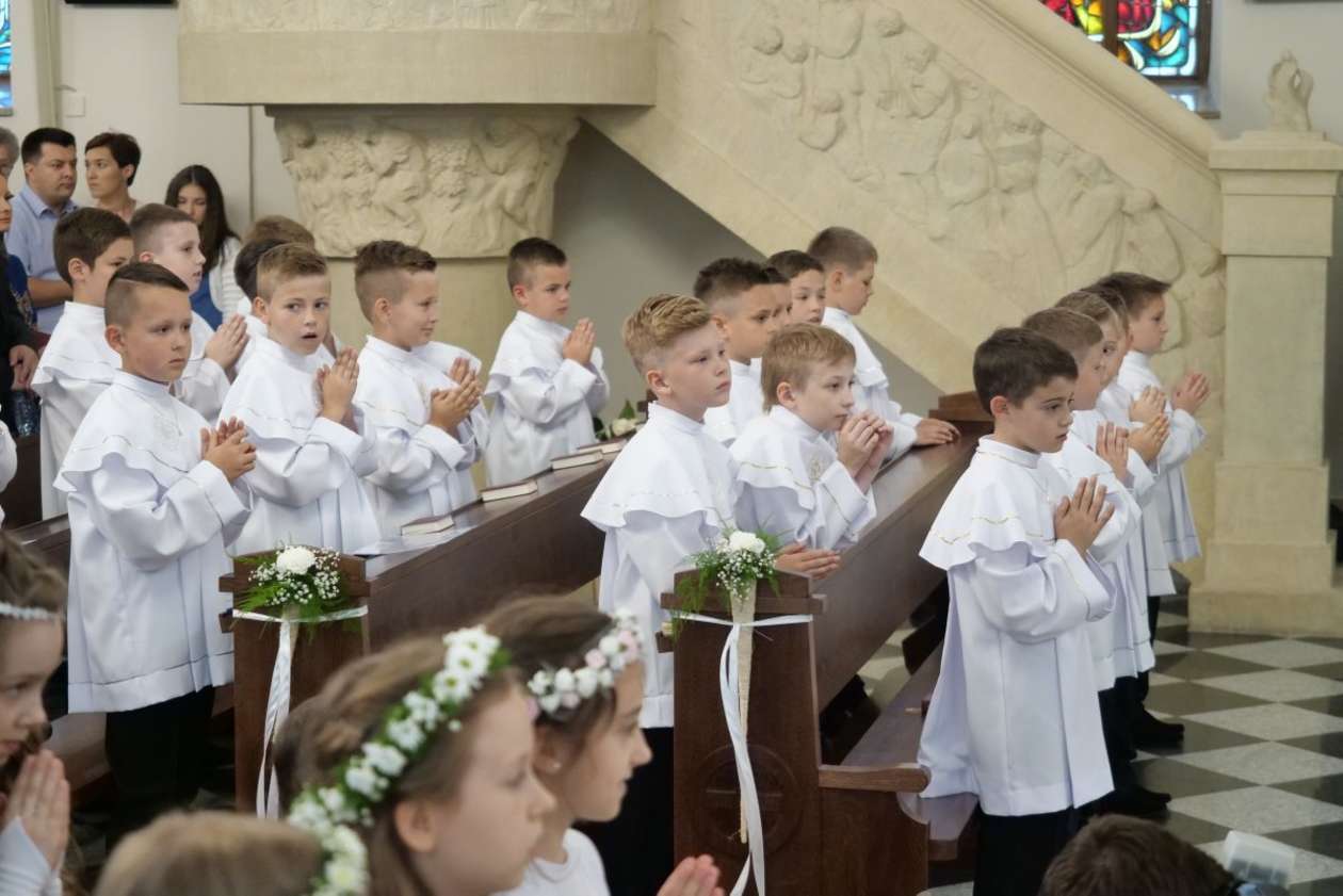  Kościół Garnizonowy: Pierwsza Komunia Święta dzieci z SP nr 6 i 27 w Lublinie (zdjęcie 36) - Autor: Maciej Kaczanowski