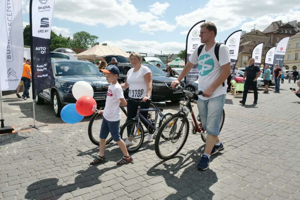  Rodzinny Piknik Motoryzacyjny na pl. Zamkowym w Lublinie (zdjęcie 26) - Autor: Maciej Kaczanowski