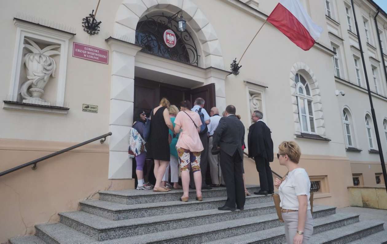  Pikieta przed spotkaniem z premierem Morawieckim w Lublinie (zdjęcie 28) - Autor: Wojciech Nieśpiałowski