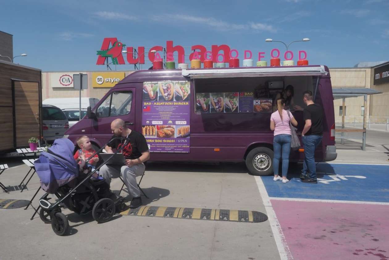  Zlot food trucków w Lublinie (zdjęcie 8) - Autor: Wojciech Nieśpiałowski