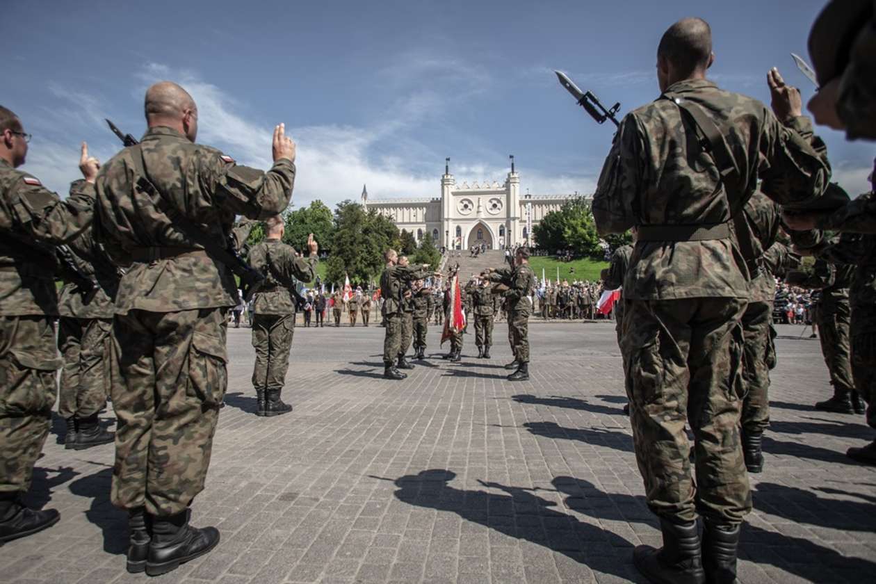 Przysięga żołnierzy WOT na placu Zamkowym (zdjęcie 54) - Autor: WOT