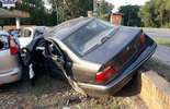 Kierowca BMW uszkodził 11 aut. Wjechał w komis samochodowy (zdjęcie 2)