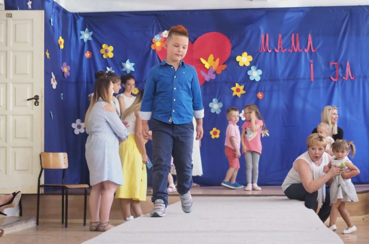  Pokaz fryzur dziecięcych w ZDZ (zdjęcie 44) - Autor: Wojciech Nieśpiałowski