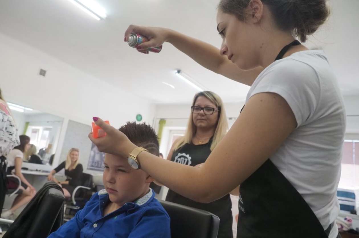  Pokaz fryzur dziecięcych w ZDZ (zdjęcie 36) - Autor: Wojciech Nieśpiałowski