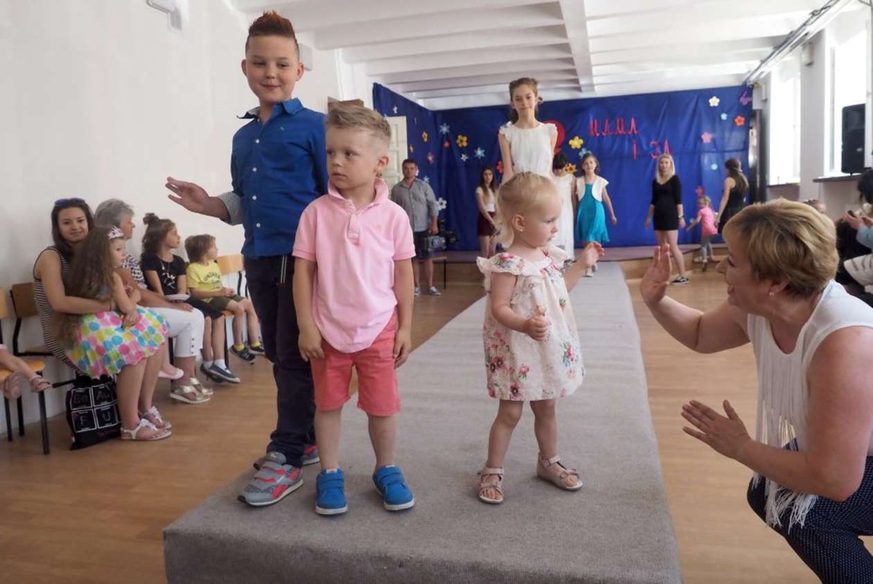  Pokaz fryzur dziecięcych w ZDZ (zdjęcie 6) - Autor: Wojciech Nieśpiałowski
