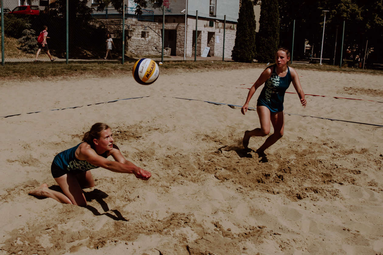  Akademickie Mistrzostwa Polski w Siatkówce Plażowej (zdjęcie 32) - Autor: Bartek Wójtowicz