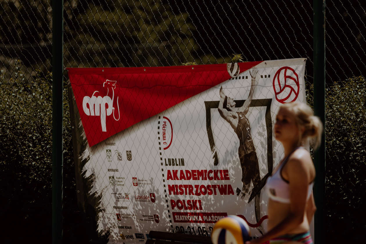  Akademickie Mistrzostwa Polski w Siatkówce Plażowej (zdjęcie 48) - Autor: Bartek Wójtowicz