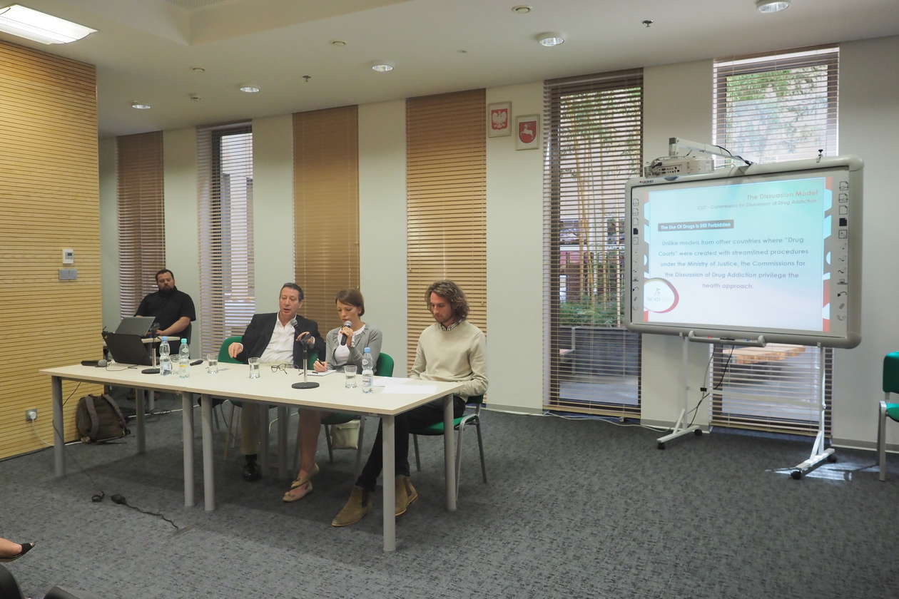  Konferencja o uzależnieniach w Urzędzie Marszałkowskim (zdjęcie 1) - Autor: Wojciech Nieśpiałowski