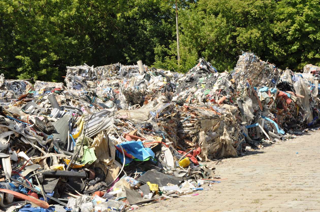  Nielegalne składowisko odpadów we Włodawie (zdjęcie 3) - Autor: Jacek Barczyński