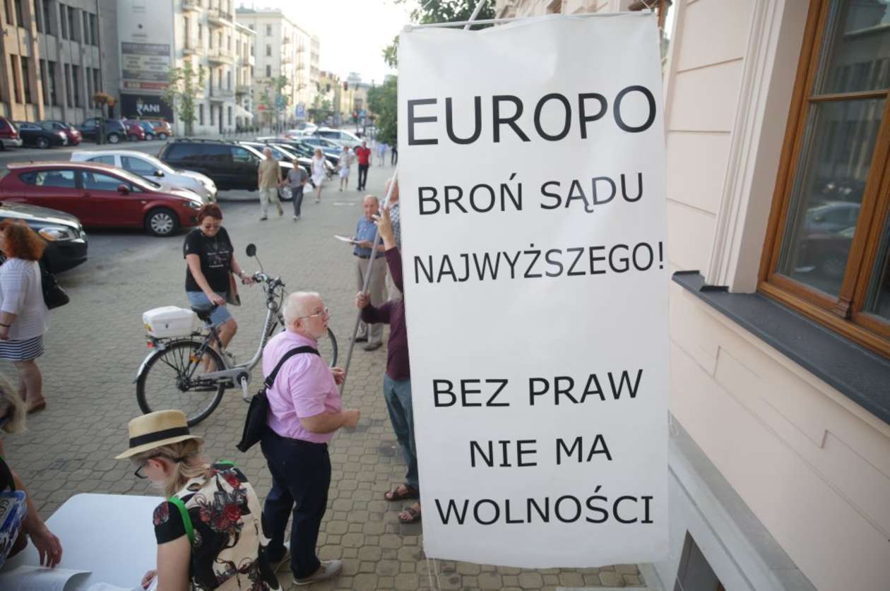  Manifestacja KOD w Lublinie (zdjęcie 17) - Autor: Wojciech Nieśpiałowski