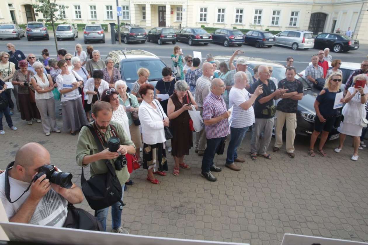  Manifestacja KOD w Lublinie (zdjęcie 16) - Autor: Wojciech Nieśpiałowski