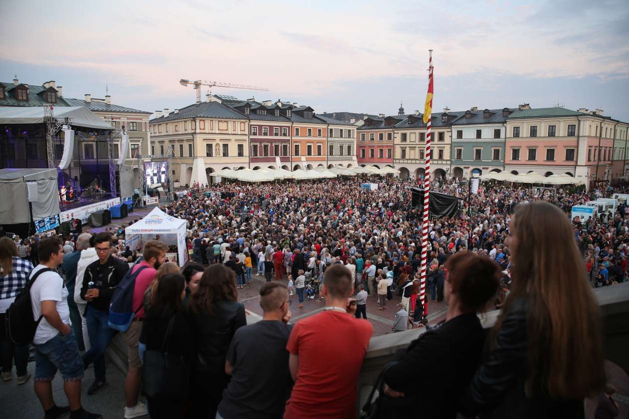  Piotr Rubik na Rynku Wielkim w Zamościu (zdjęcie 1) - Autor: Kazimierz Chmiel