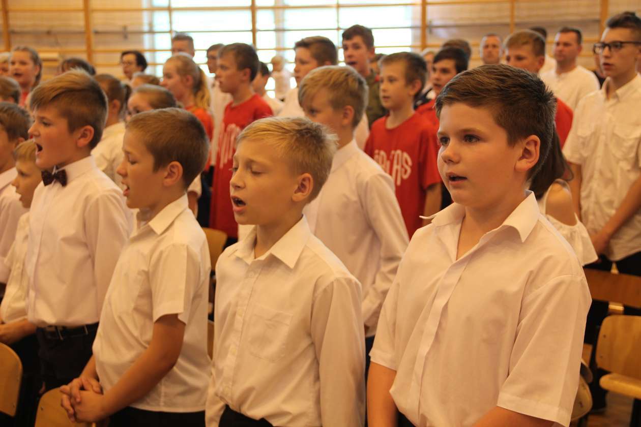  100-lecie szkoły podstawowej w Sworach (gm. Biała Podlaska) (zdjęcie 3) - Autor: Ewelina Burda
