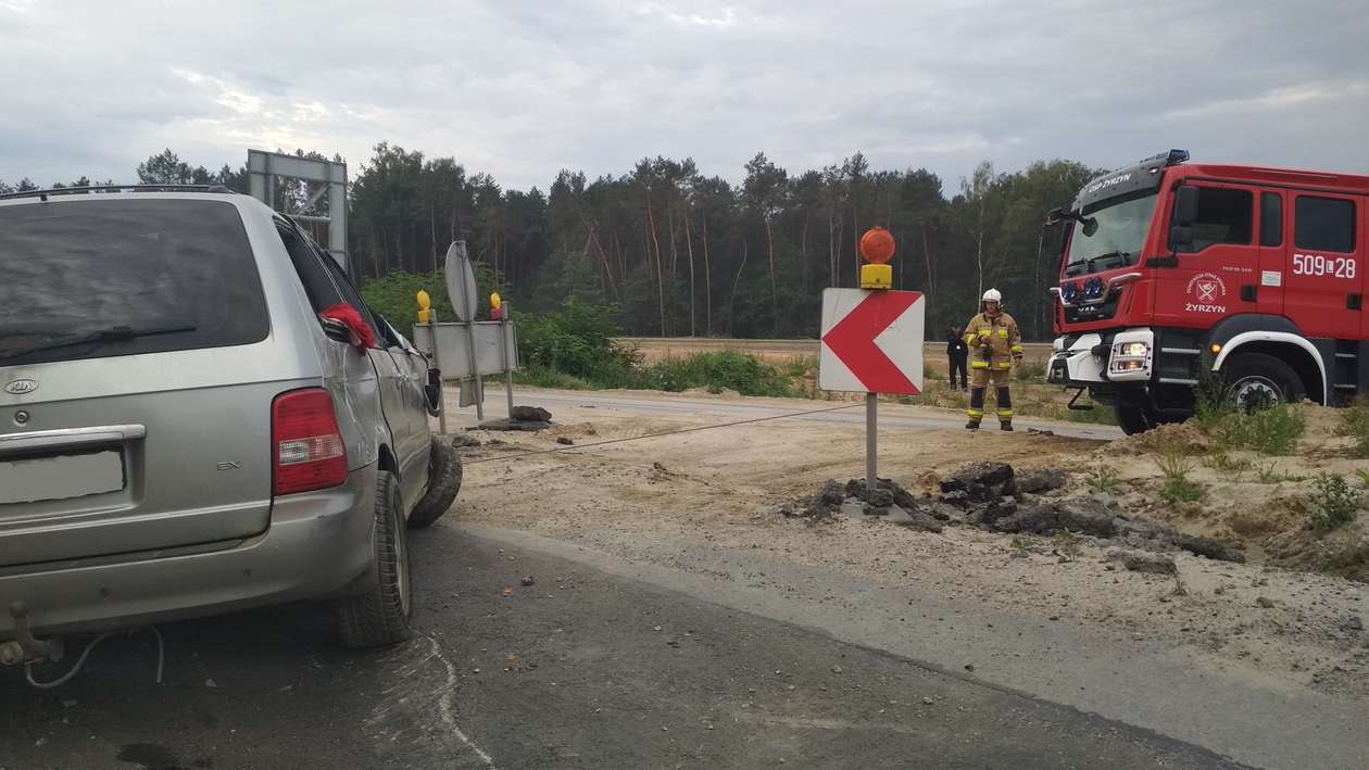  Wypadek w Żyrzynie (zdjęcie 2) - Autor: OSP Żyrzyn