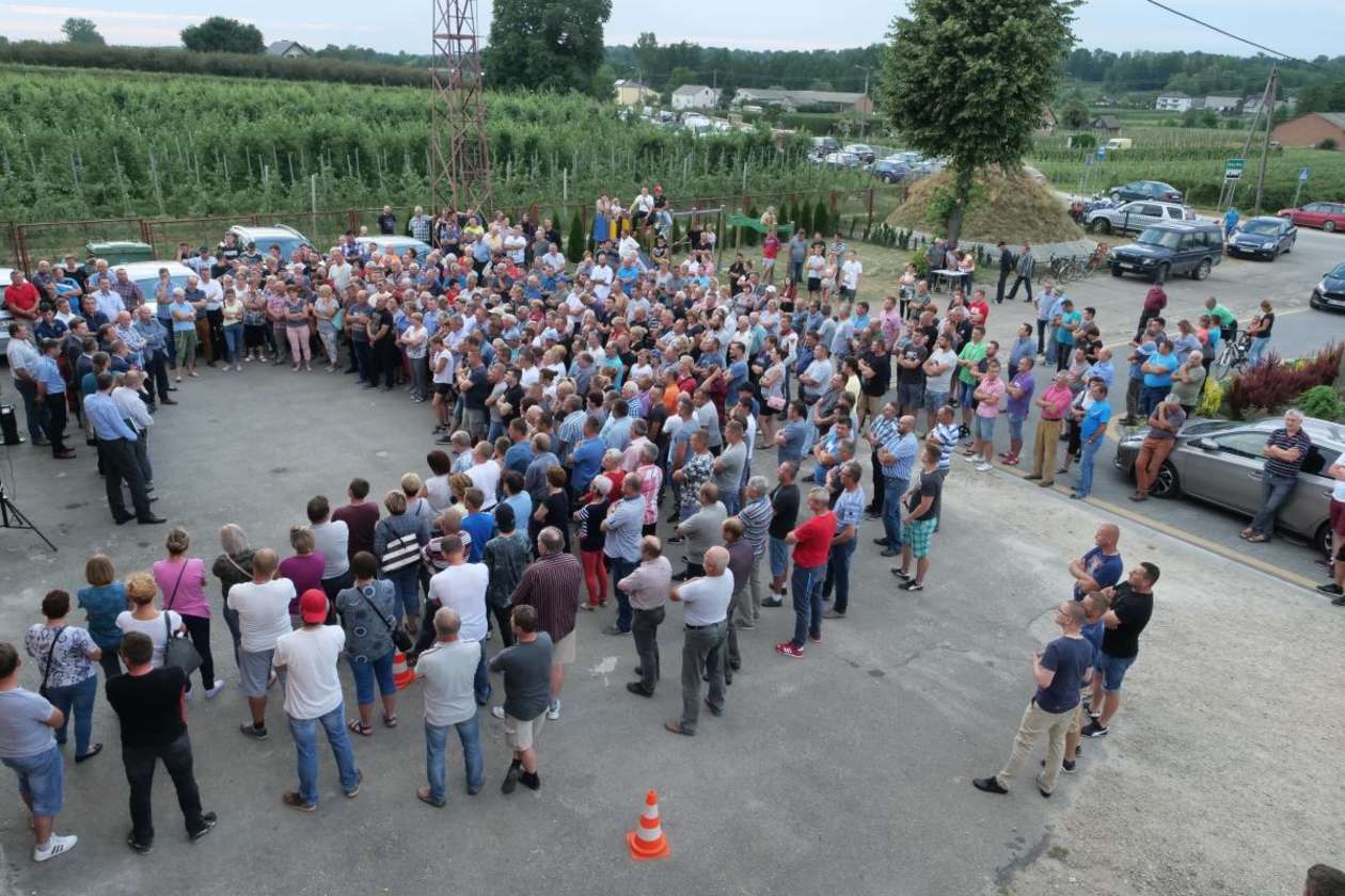 Tłum rolników na spotkaniu w Bobach (zdjęcie 13) - Autor: Maciej Kaczanowski