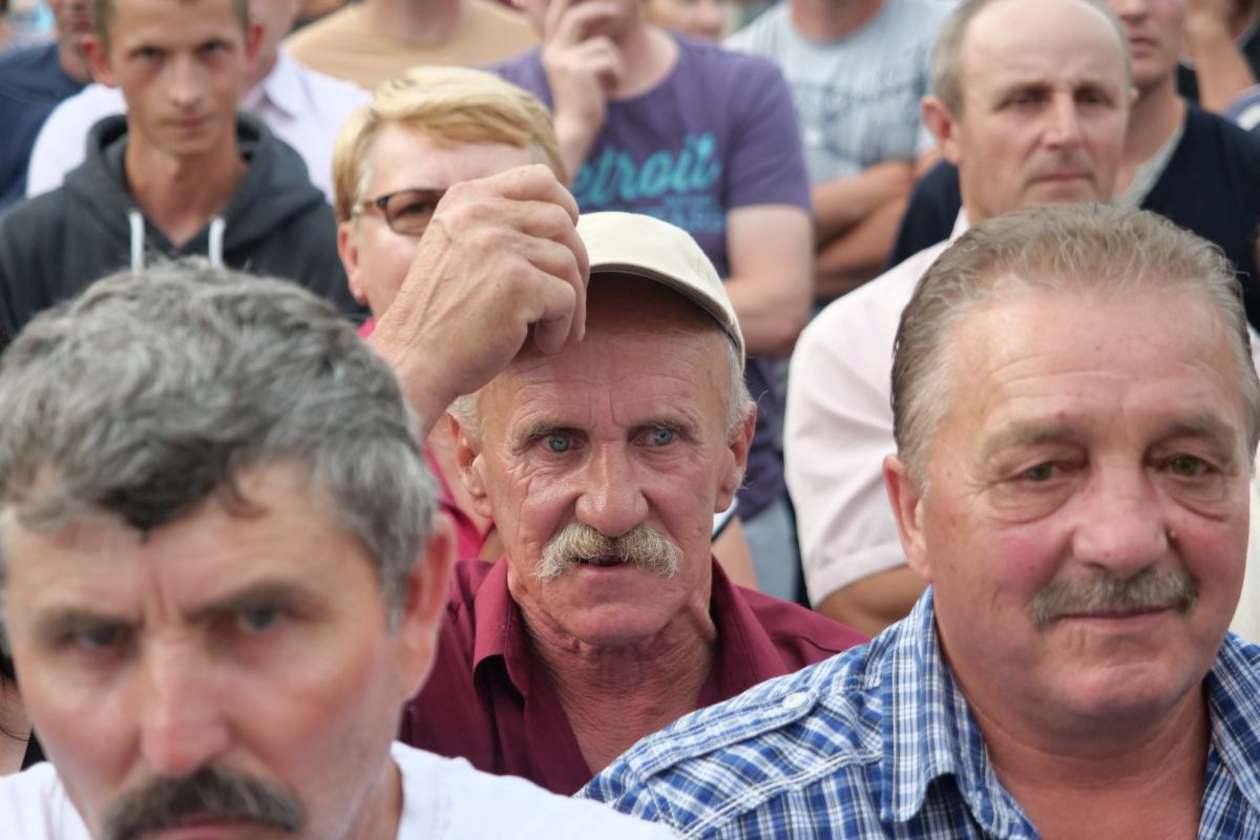 Tłum rolników na spotkaniu w Bobach (zdjęcie 17) - Autor: Maciej Kaczanowski