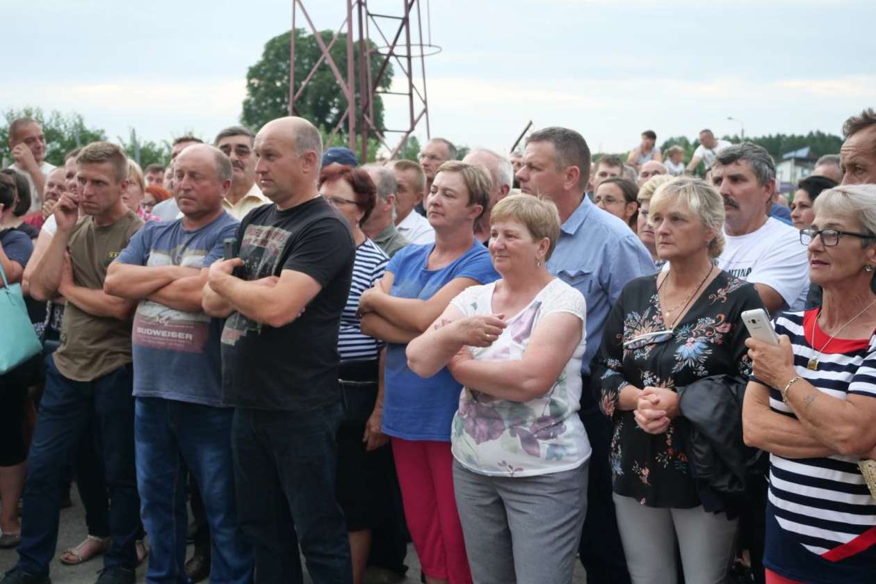  Tłum rolników na spotkaniu w Bobach (zdjęcie 14) - Autor: Maciej Kaczanowski