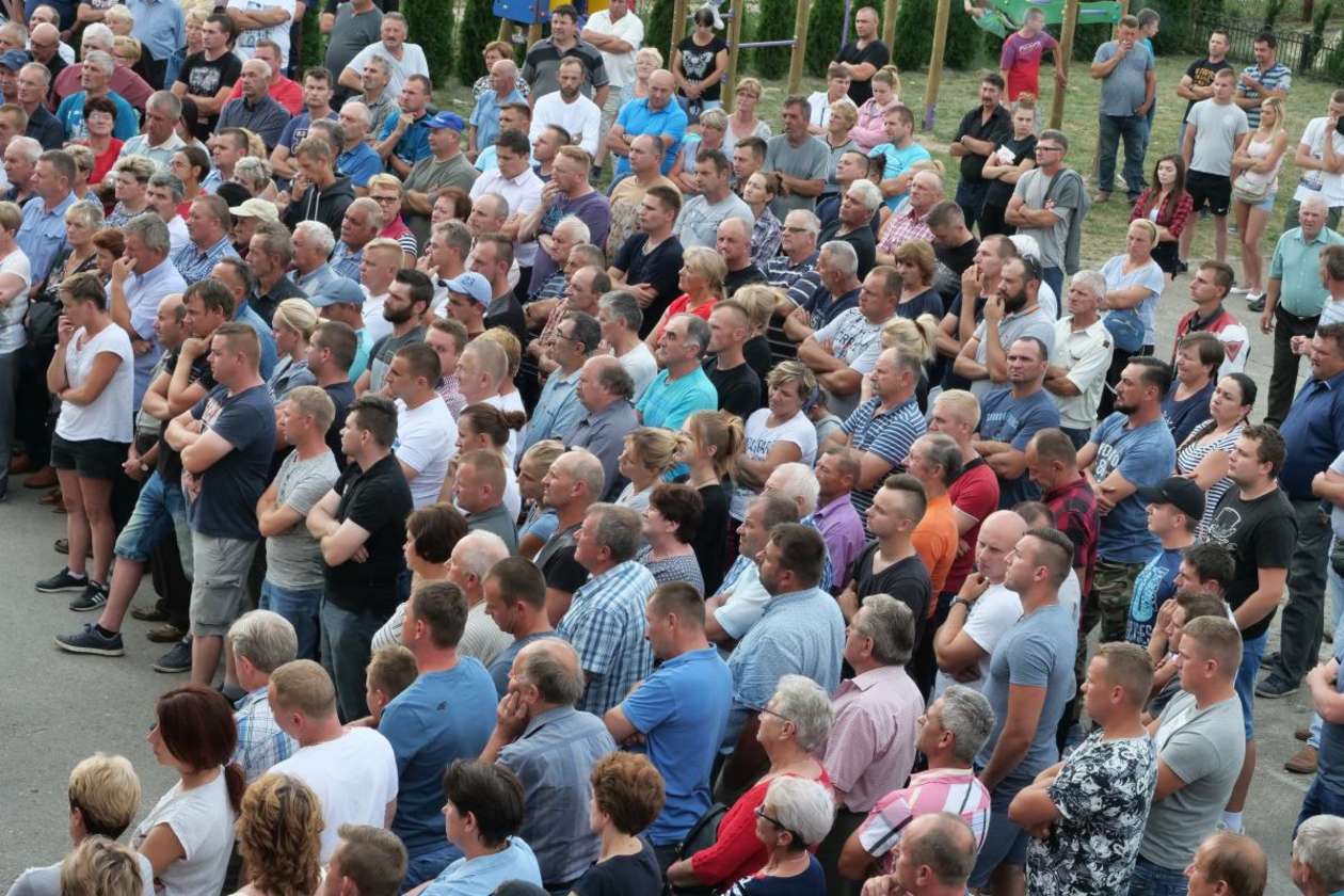  Tłum rolników na spotkaniu w Bobach (zdjęcie 21) - Autor: Maciej Kaczanowski