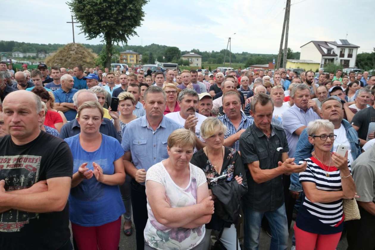  Tłum rolników na spotkaniu w Bobach (zdjęcie 5) - Autor: Maciej Kaczanowski