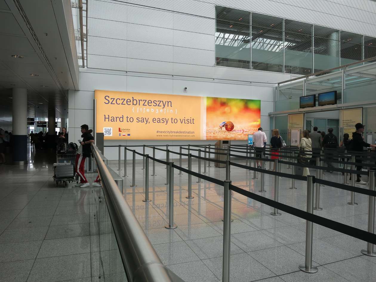  <p>Lotnisko w Monachium, na kt&oacute;rym Port Lotniczy Lublin promuje wojew&oacute;dztwo lubelskie!&nbsp; Billboardy zachęcające do odwiedzin w naszym regionie pojawią się także na lotniskach w Mediolanie, Kijowie i Charkowie. Jesteśmy też promowani w magazynach pokładowych BMI Regional</p>