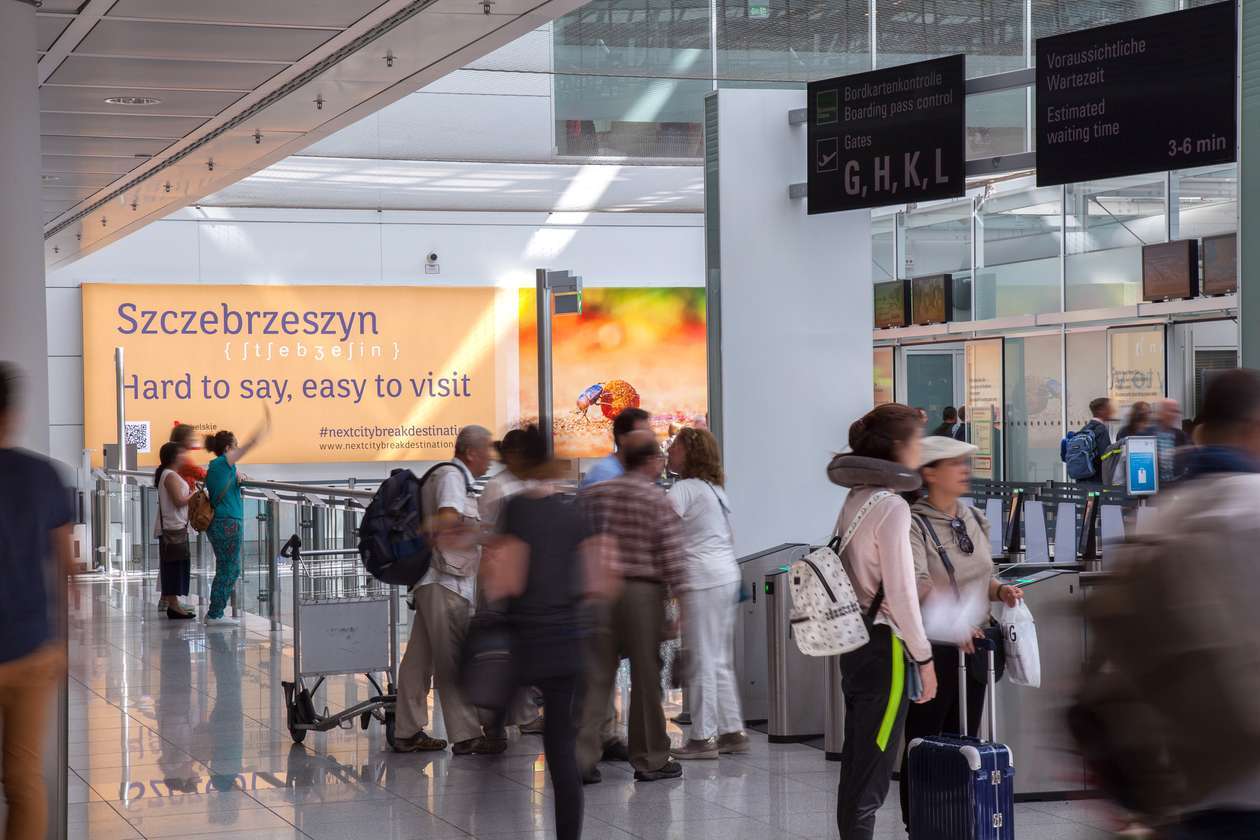  <p>Lotnisko w Monachium, na kt&oacute;rym Port Lotniczy Lublin promuje wojew&oacute;dztwo lubelskie!&nbsp; Billboardy zachęcające do odwiedzin w naszym regionie pojawią się także na lotniskach w Mediolanie, Kijowie i Charkowie. Jesteśmy też promowani w magazynach pokładowych BMI Regional</p>