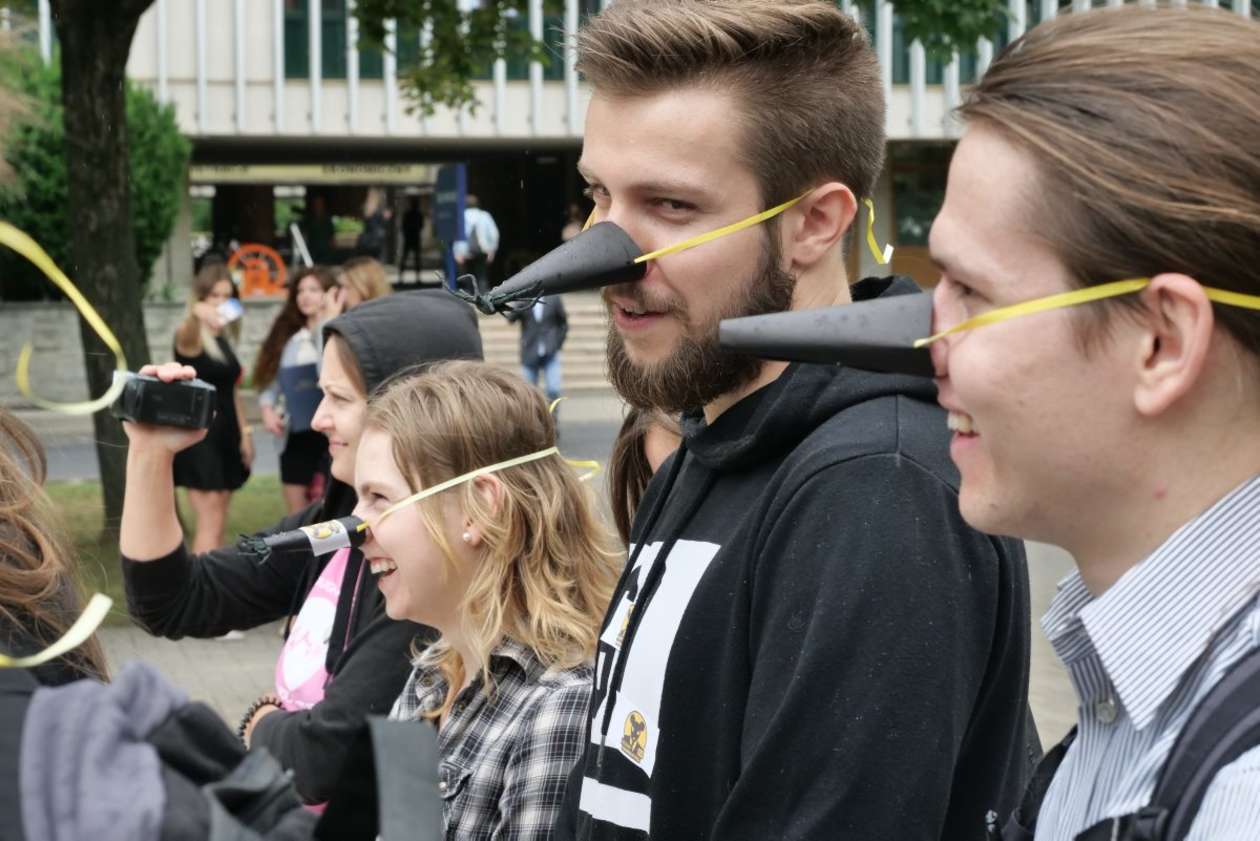  Happening studencki wymierzony przeciwko Ustawie 2.0 o uczelniach wyższych (zdjęcie 11) - Autor: Maciej Kaczanowski