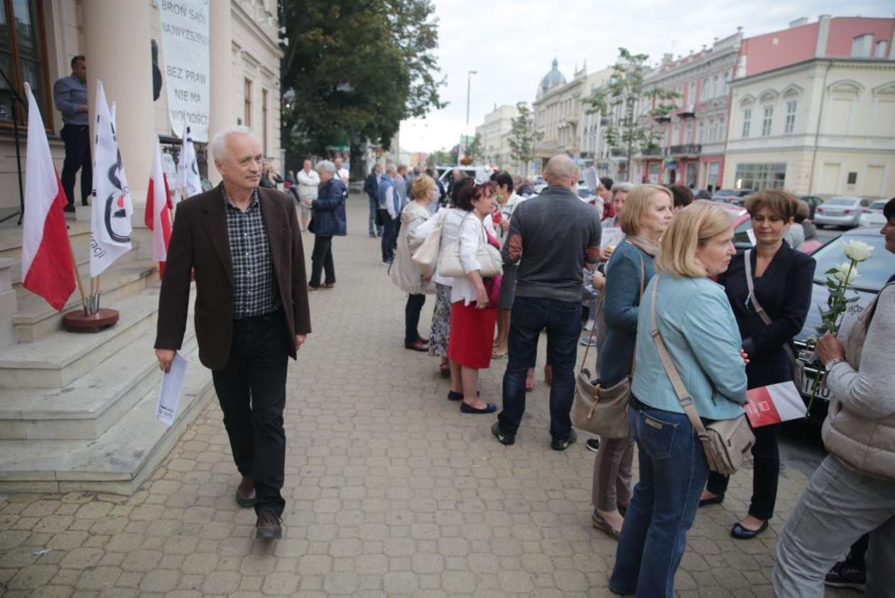  Protest w obronie Sądu Najwyższego (zdjęcie 17) - Autor: Wojciech Nieśpiałowski