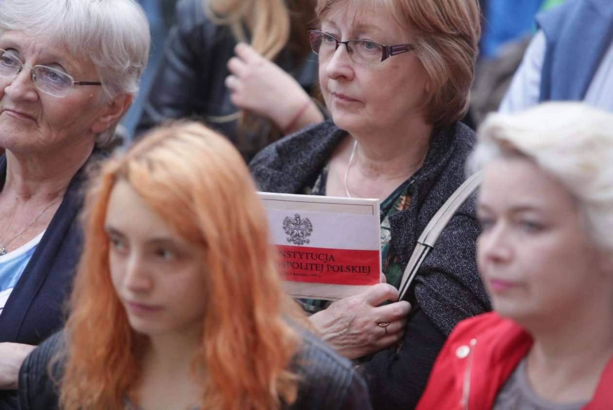  Protest w obronie Sądu Najwyższego (zdjęcie 27) - Autor: Wojciech Nieśpiałowski