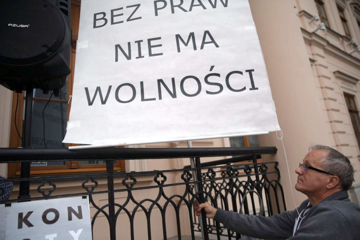  Protest w obronie Sądu Najwyższego (zdjęcie 24) - Autor: Wojciech Nieśpiałowski