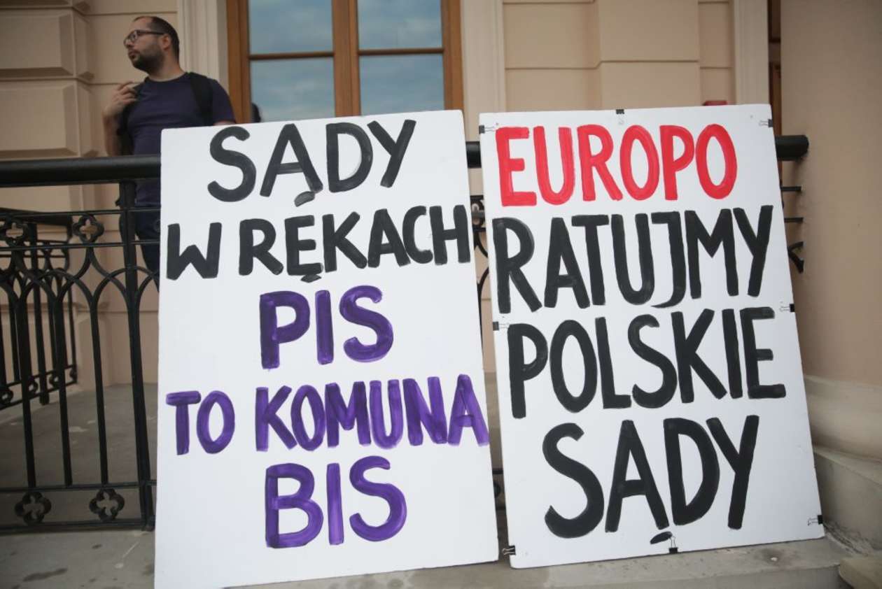  Protest w obronie Sądu Najwyższego (zdjęcie 23) - Autor: Wojciech Nieśpiałowski