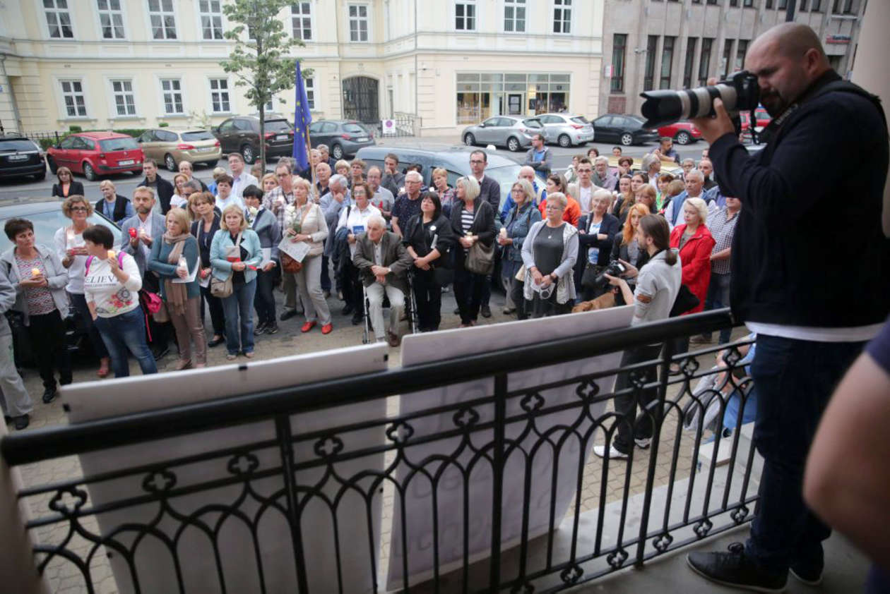  Protest w obronie Sądu Najwyższego (zdjęcie 11) - Autor: Wojciech Nieśpiałowski