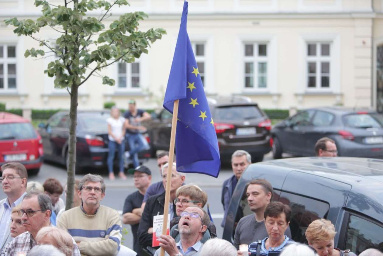  Protest w obronie Sądu Najwyższego (zdjęcie 7) - Autor: Wojciech Nieśpiałowski