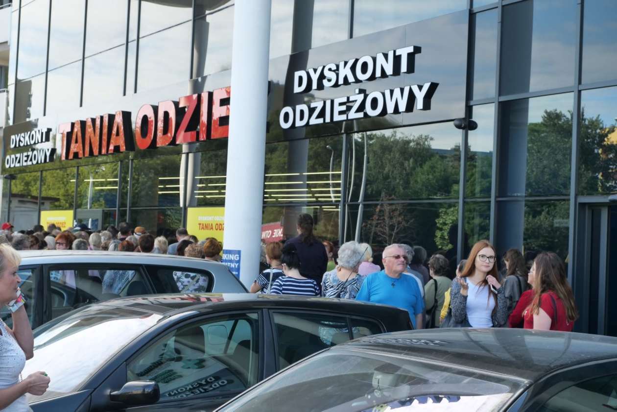 Lublin: otwarcie sklepu z tanią odzieżą