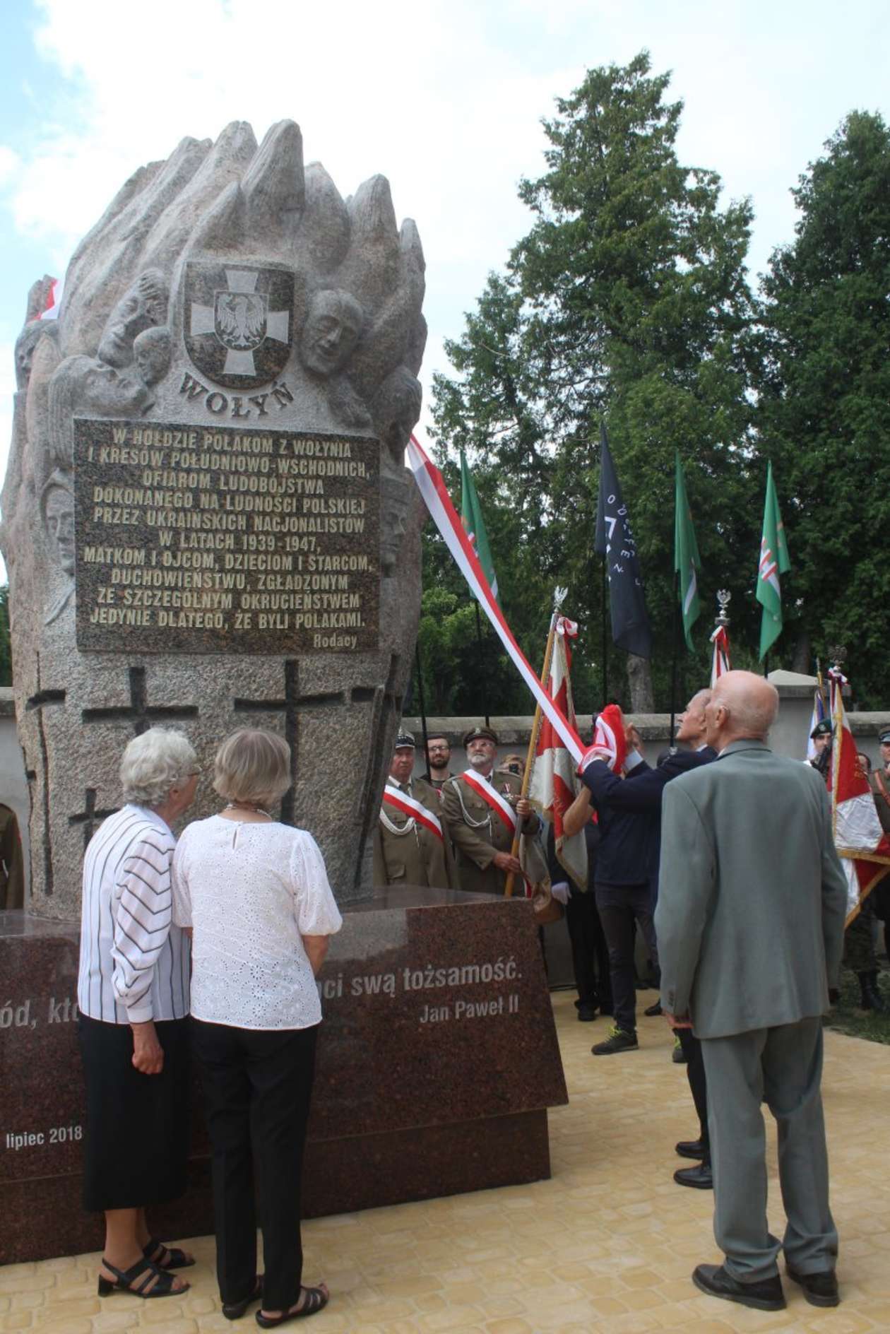  Odsłonięcie pomnika Ofiar Wołynia (zdjęcie 8) - Autor: Maciej Kaczanowski