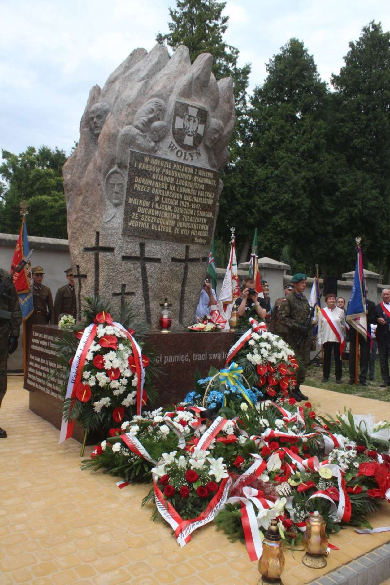  Odsłonięcie pomnika Ofiar Wołynia (zdjęcie 2) - Autor: Maciej Kaczanowski