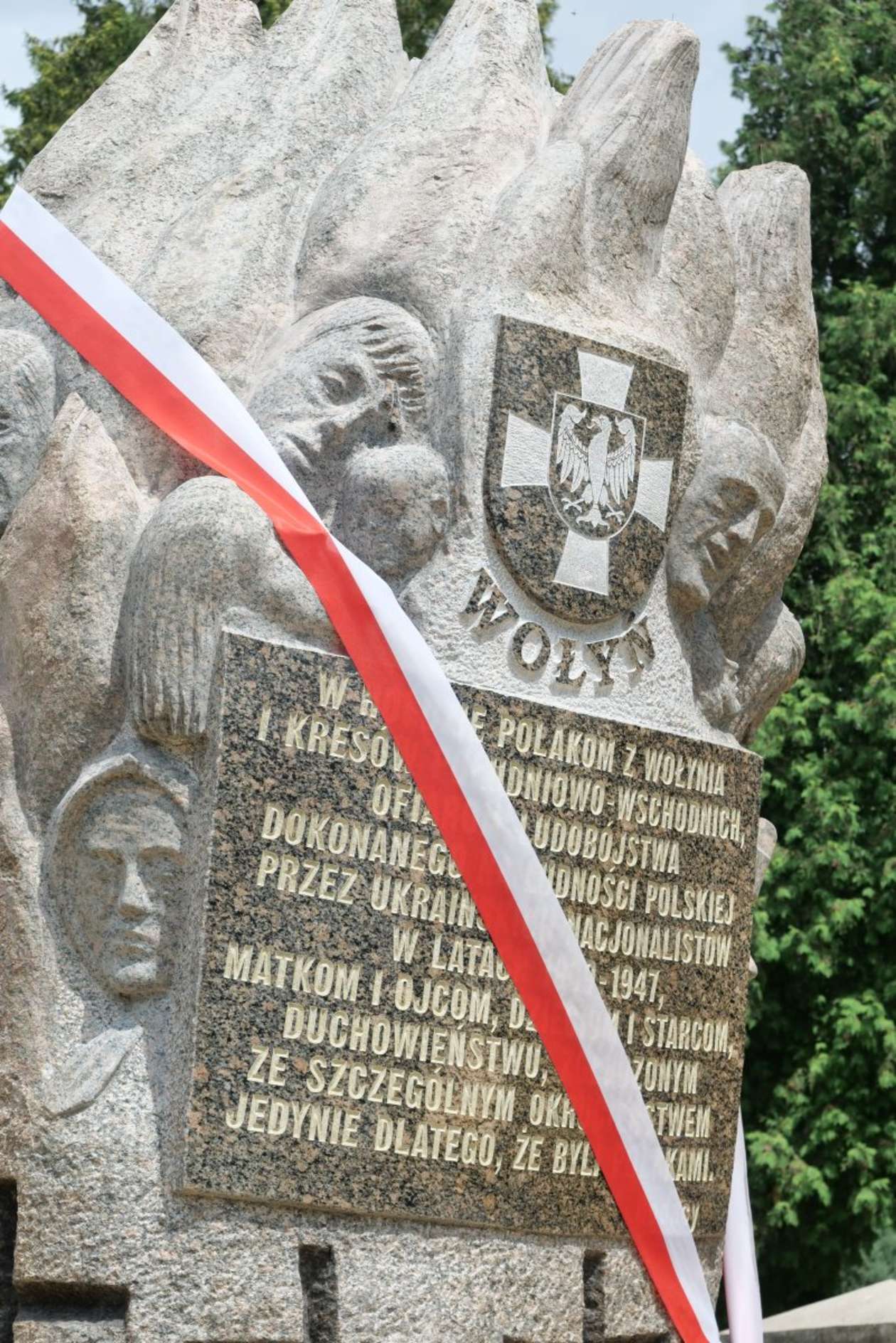  Odsłonięcie pomnika Ofiar Wołynia (zdjęcie 12) - Autor: Maciej Kaczanowski