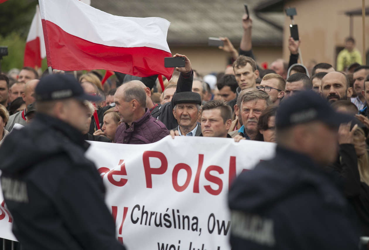  Premier Morawiecki w Kraśniku. Odsłonięcie pomnika i protest rolników (zdjęcie 14) - Autor: Jacek Szydłowski