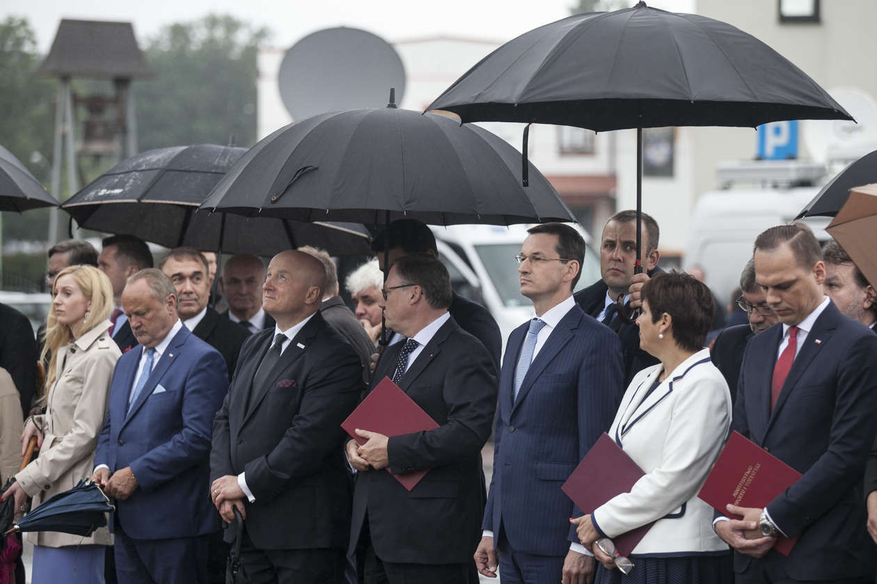  Premier Morawiecki w Kraśniku. Odsłonięcie pomnika i protest rolników (zdjęcie 18) - Autor: Jacek Szydłowski