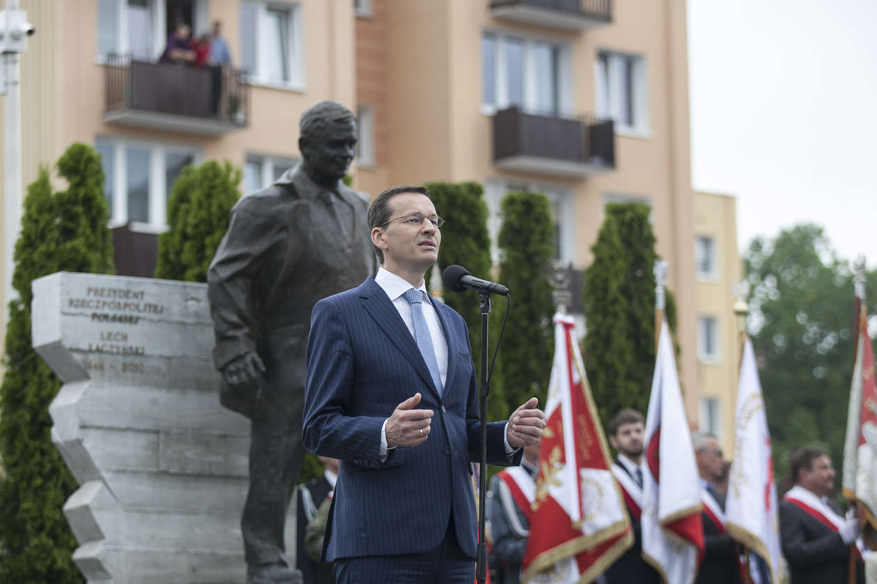  Premier Morawiecki w Kraśniku. Odsłonięcie pomnika i protest rolników (zdjęcie 12) - Autor: Jacek Szydłowski