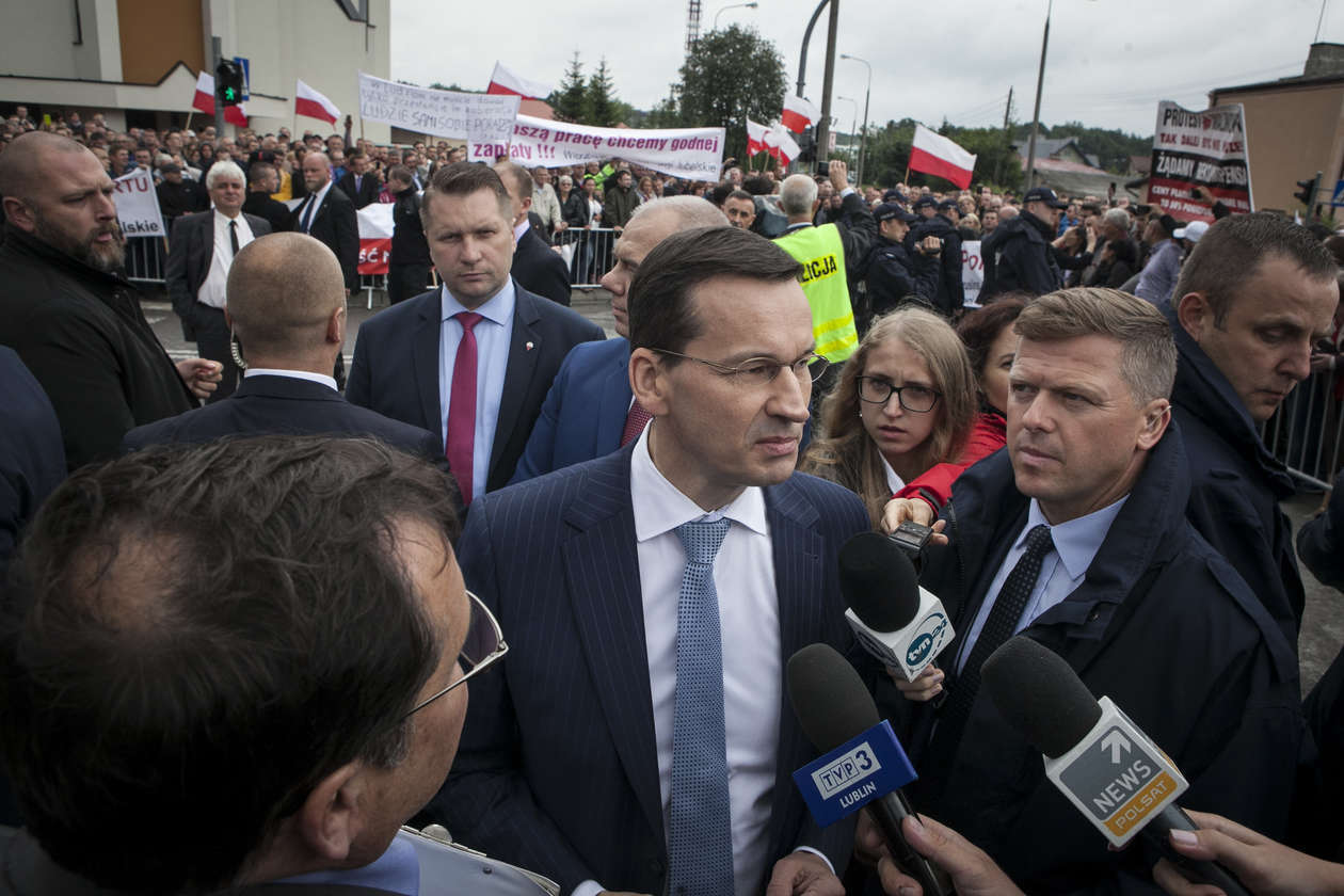  Premier Morawiecki w Kraśniku. Odsłonięcie pomnika i protest rolników (zdjęcie 4) - Autor: Jacek Szydłowski