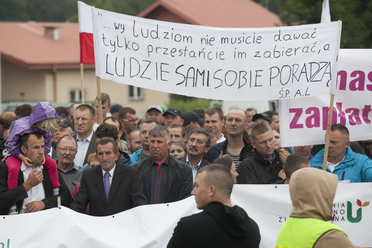  Premier Morawiecki w Kraśniku. Odsłonięcie pomnika i protest rolników (zdjęcie 6) - Autor: Jacek Szydłowski