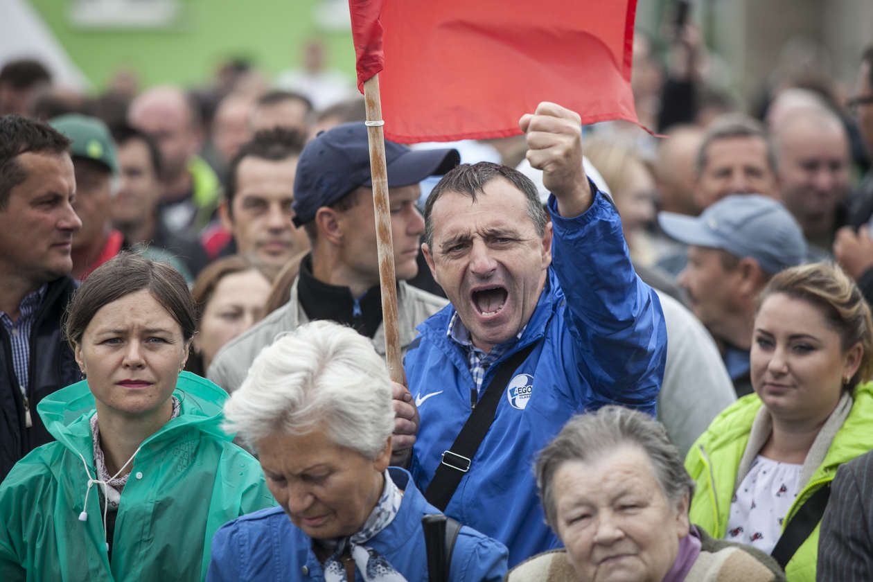  Premier Morawiecki w Kraśniku. Odsłonięcie pomnika i protest rolników (zdjęcie 5) - Autor: Jacek Szydłowski