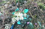 Śmieci wywiezione z cmentarza w Woli Osowińskiej (zdjęcie 3)
