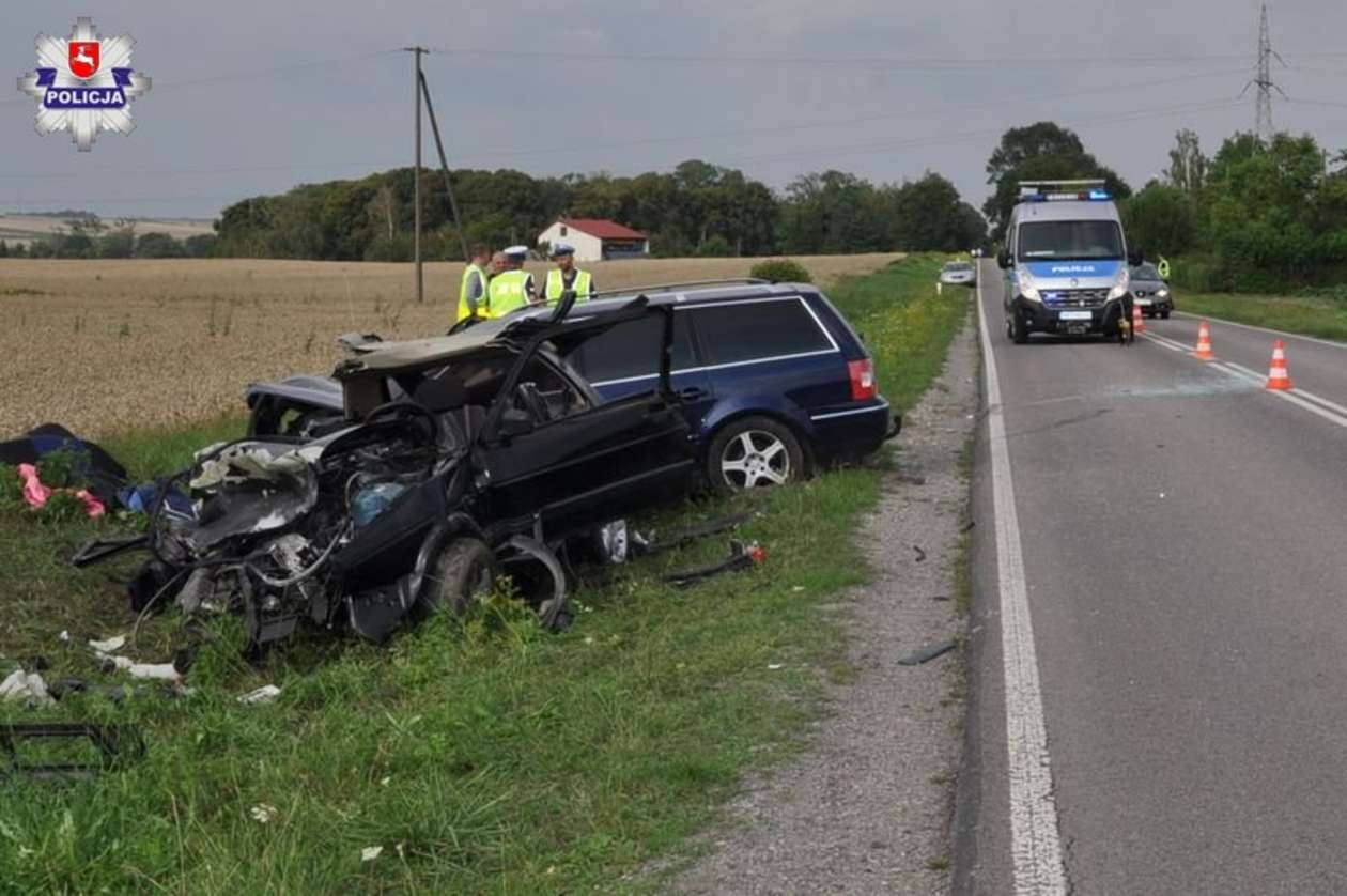  Czołowe zderzenie aut w Krupem  - Autor: Policja