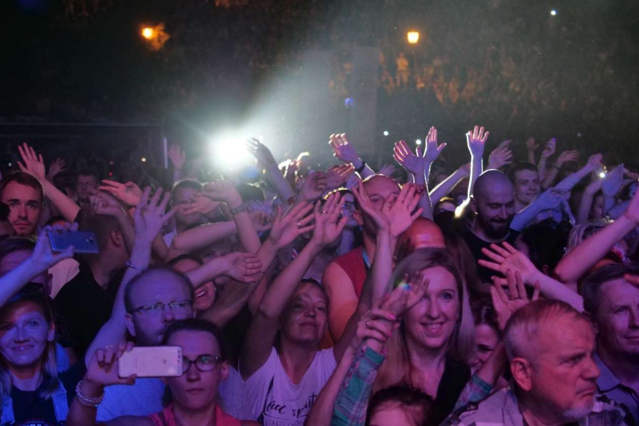  Siła Kobiet. Koncert na placu Zamkowym (zdjęcie 74) - Autor: Maciej Kaczanowski
