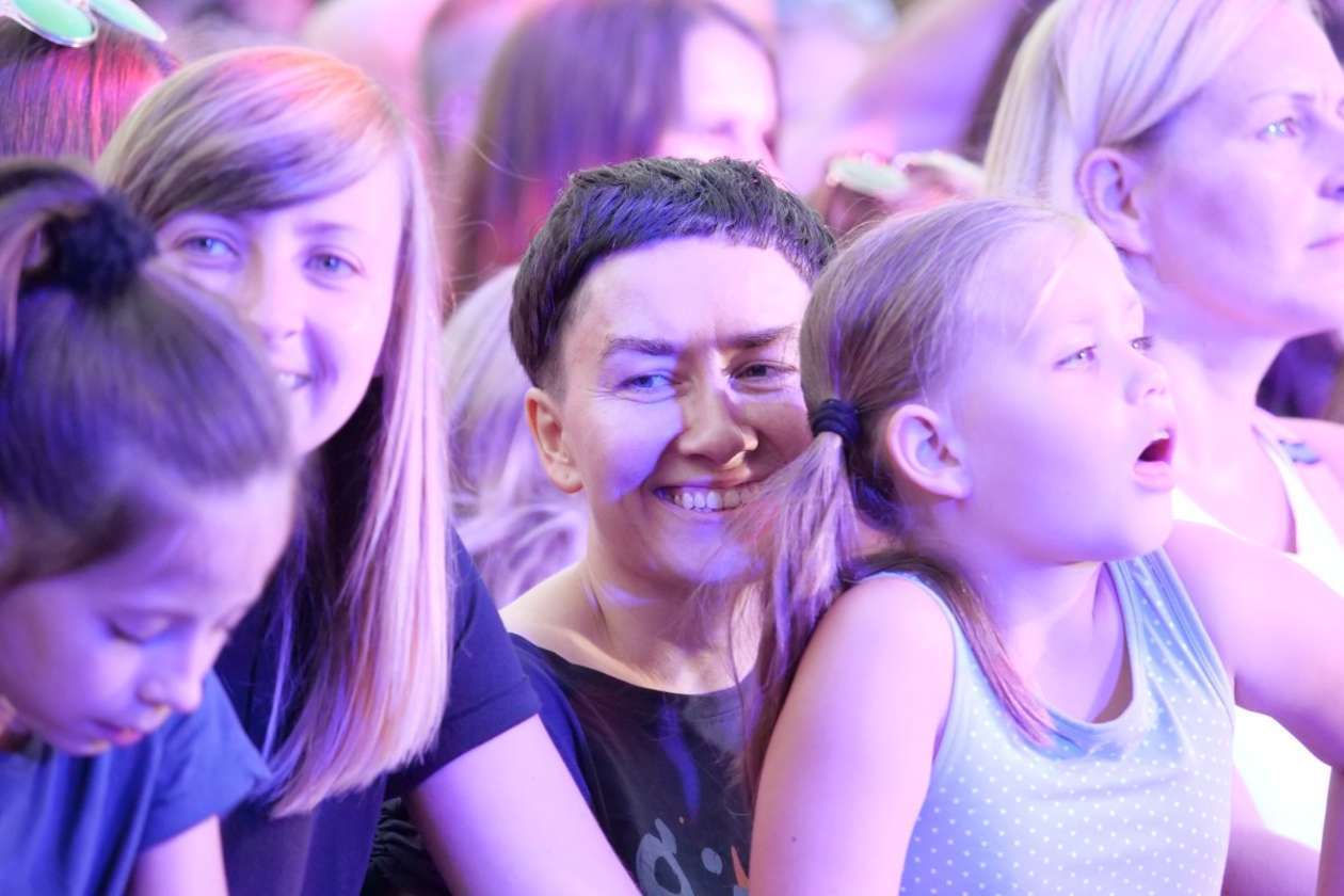  Siła Kobiet. Koncert na placu Zamkowym (zdjęcie 47) - Autor: Maciej Kaczanowski