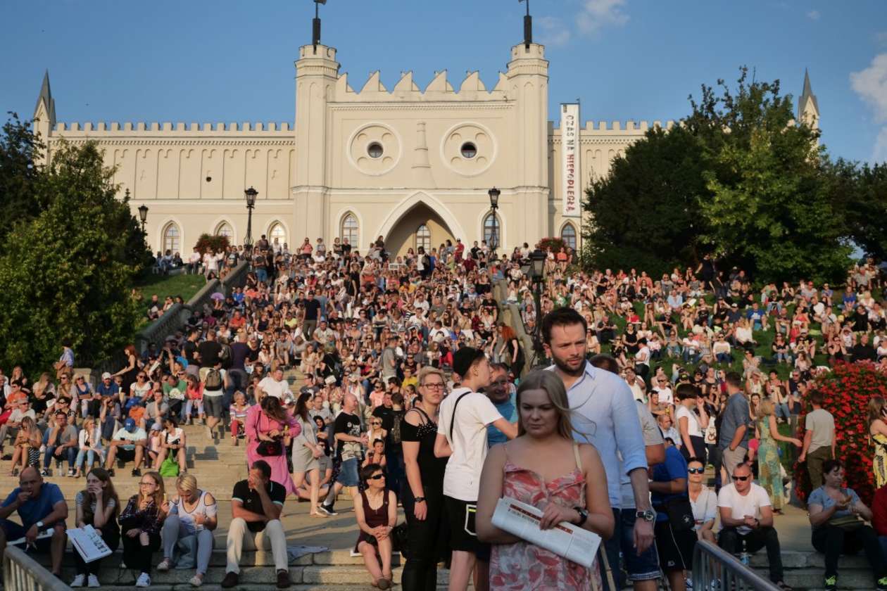  Siła Kobiet. Koncert na placu Zamkowym (zdjęcie 26) - Autor: Maciej Kaczanowski