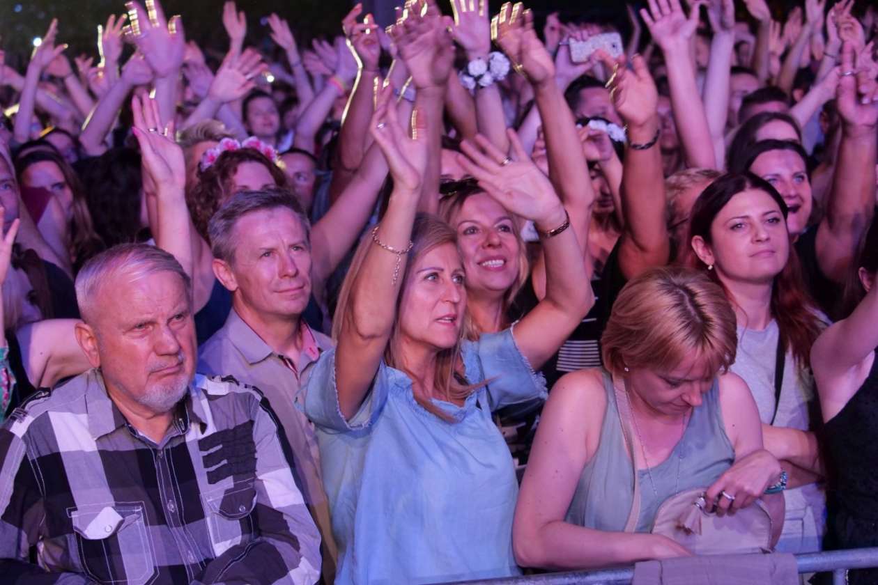  Siła Kobiet. Koncert na placu Zamkowym (zdjęcie 72) - Autor: Maciej Kaczanowski